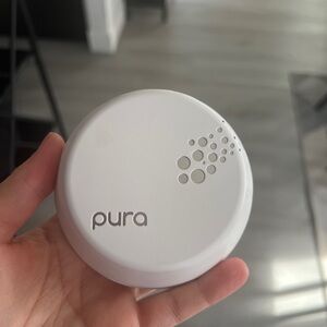 Pura White Smart Scent Diffuser